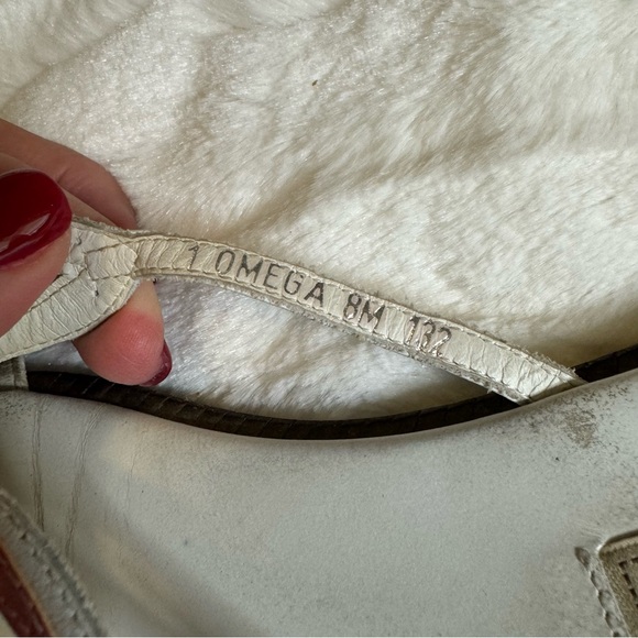 Brighton white leather flower sandal. Size 8 - Picture 2 of 3